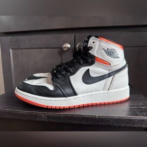 Air Jordan 1 Retro High OG GS Electro Orange White Black size 4.5Y